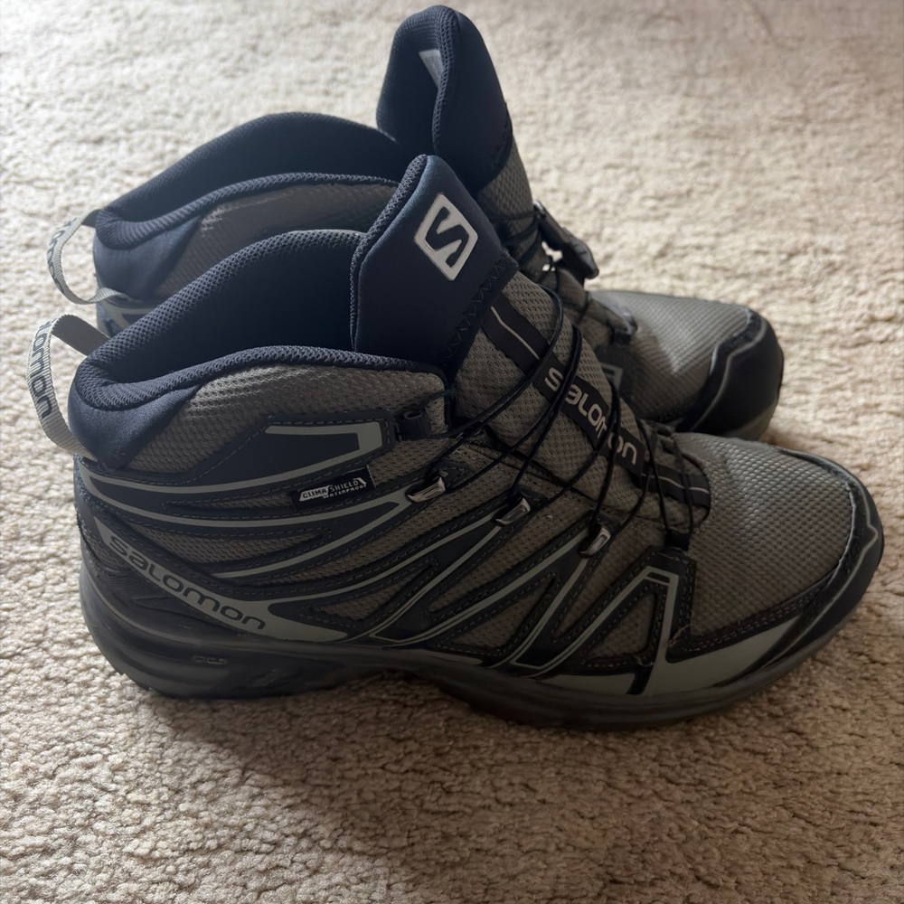 Salomon Men's Black and Gray Athletic Shoes